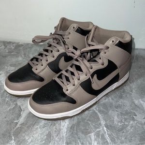 Nike Dunk High 9.5 W/8 M Black/Moon Fossil